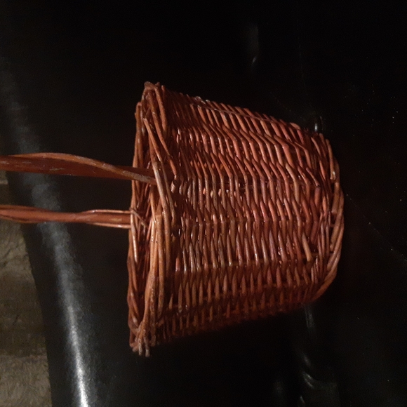 Circle Wicker Basket - Picture 2 of 10